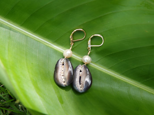 Cowrie Pearl Earrings